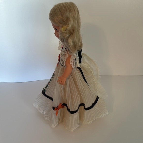 Vintage Dutch Doll from early 1970’s - Picture 3 of 9